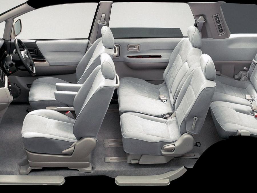  Nissan Bassara 2001 года  (фото 2 из 8)